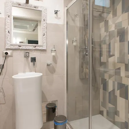 Federico 70 Smeraldo 캡슐호텔 *